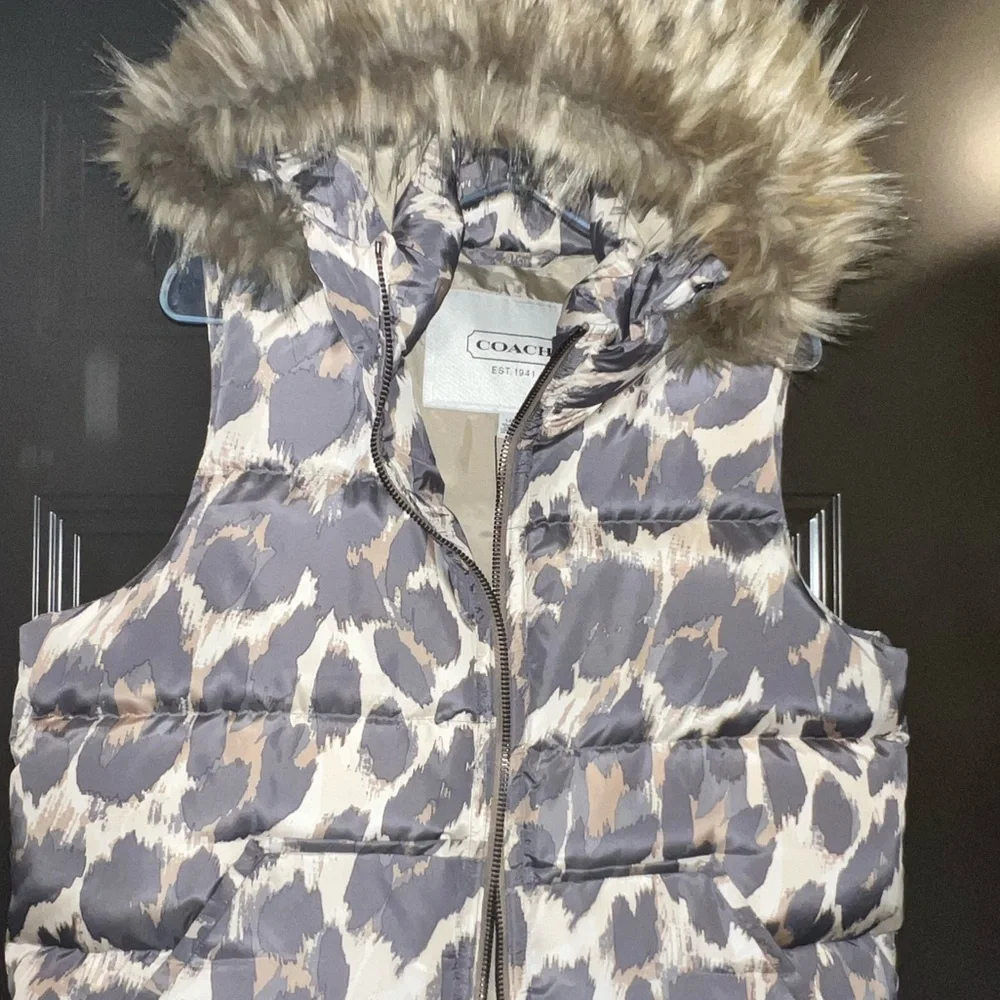 COACH Signature NWT Leopard Puffer Vest Faux Fur Removable Hood Women Sz Large - Picture 12 of 14
